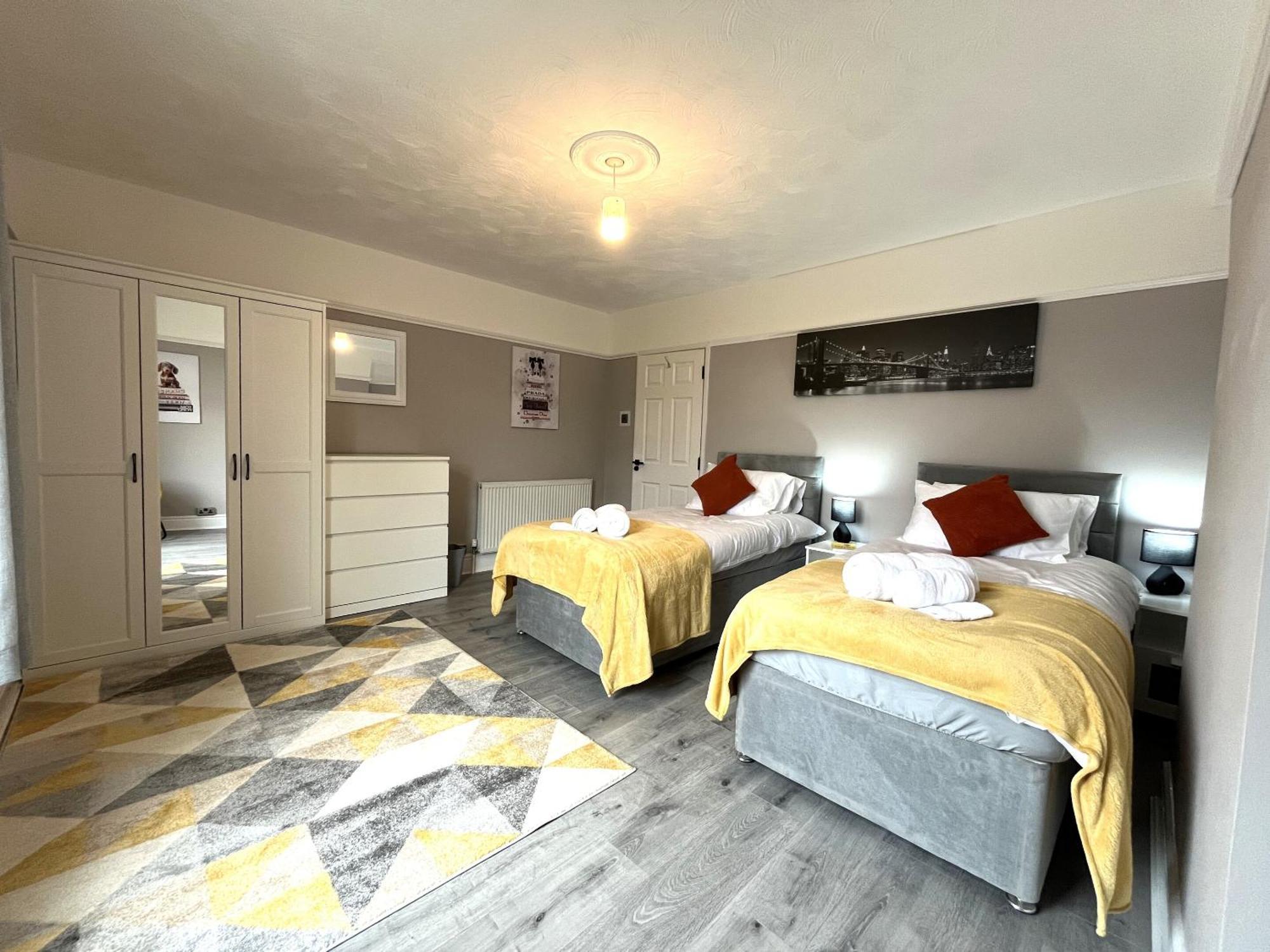 Spacious Sleeps 8 Nr Etihad Coop Live & Apartment *